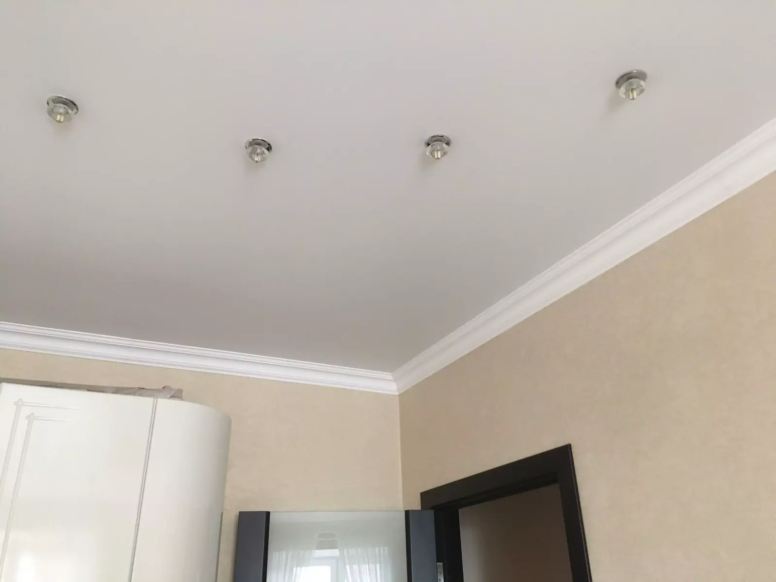 Матовый натяжной потолок в квартиру — Калуга, Театральная, 43/8, фото 1